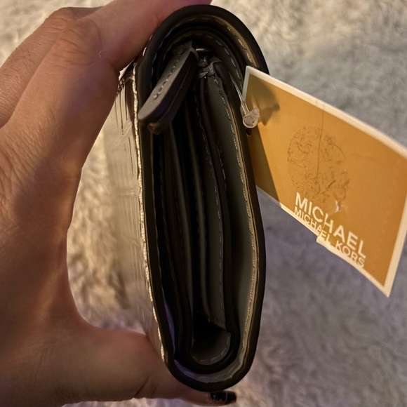 BNWT - Michael Kors Metallic Crocodile Embossed Tri-Fold Envelope Wallet - Picture 11 of 12